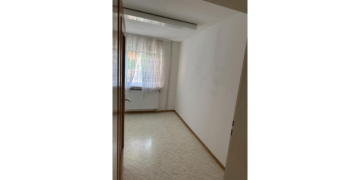 Erdgeschoßwohnung Ortenberg - 4 Zimmer, 120 m&sup2;, 900&euro; | Angebot:26479833