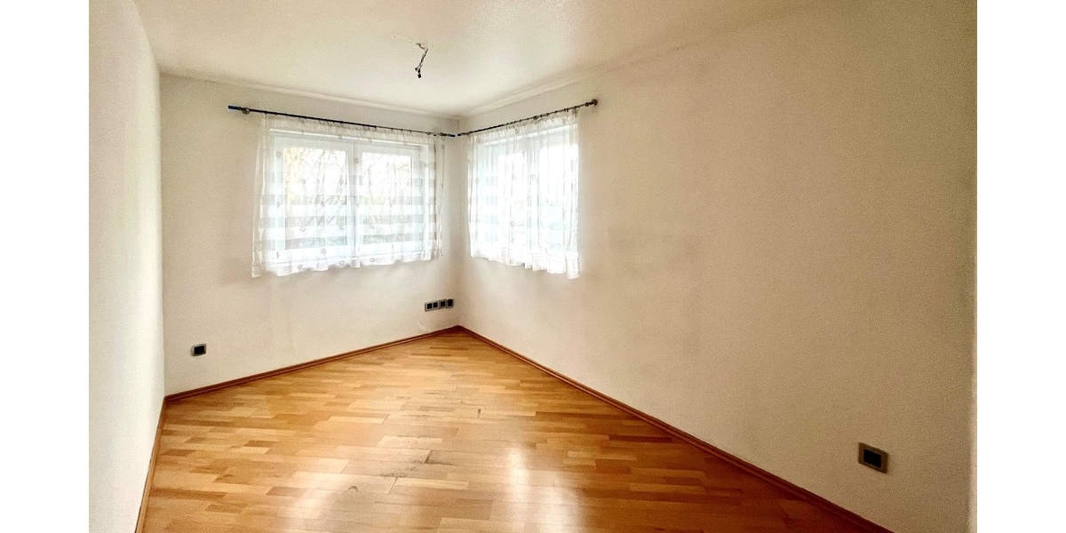 Neu-Isenburg: Gut geschnittene 4-Zimmer-Wohnung mit eigenem Garten! - Etagenwohnung Neu-Isenburg Isenburg | Angebot:25570503