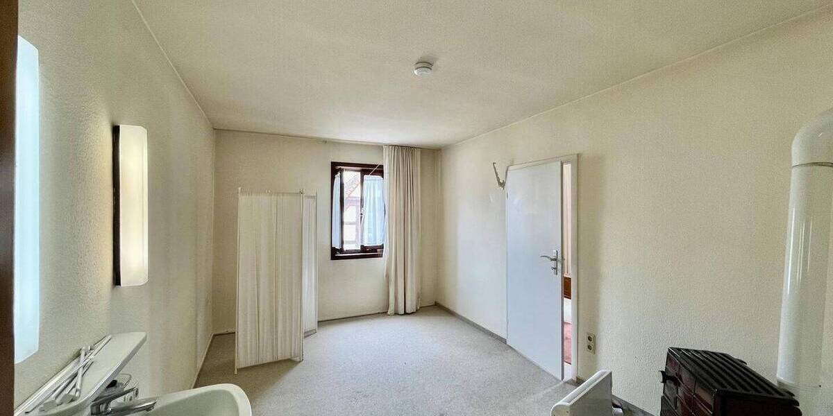 Einfamilienhaus Büdingen Eckartshausen - 7 Zimmer, 131 m&sup2;, 128.000&euro; | Angebot:26891506