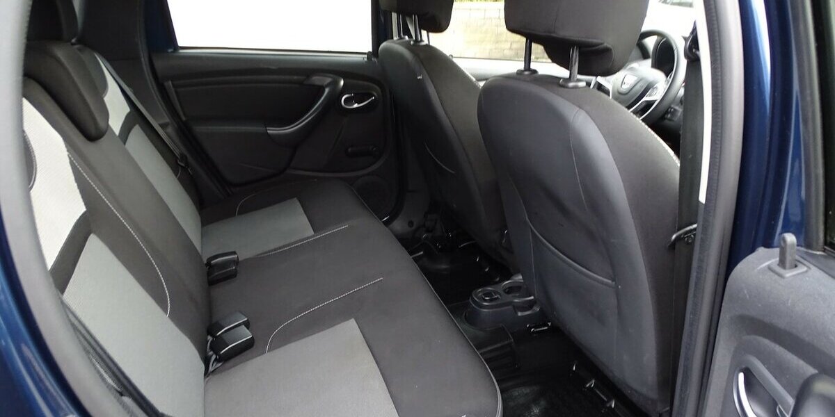 Dacia Duster 1,2l Black Shadow 4x2 Klima, Einparkhilfe h 119.200 km 6.990 &euro; Rodgau 63110