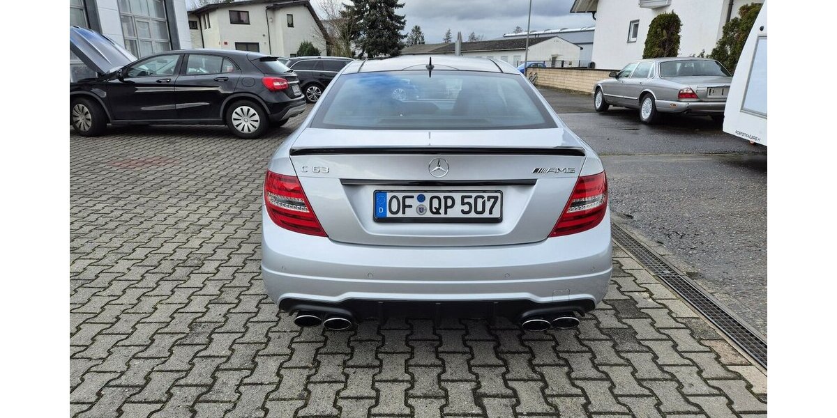 Mercedes-Benz C 63 AMG Coupe Edition 507 Panoramadach 138.000 km 57.900 &euro; Rodgau 63110