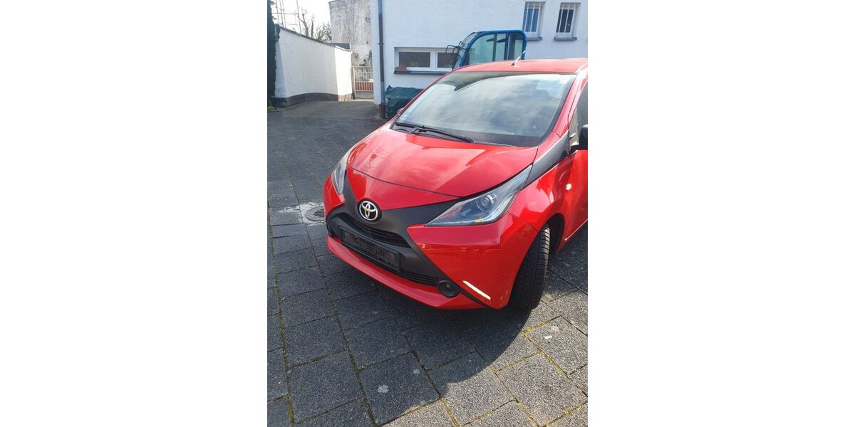 Toyota Aygo (X) 136.000 km 5.200 &euro; Offenbach 63073