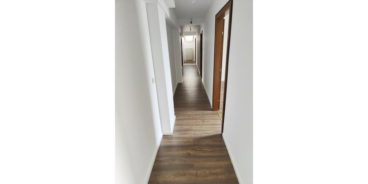 Etagenwohnung Schöneck - 4 Zimmer, 140 m&sup2;, 1.150&euro; | Angebot:25713297