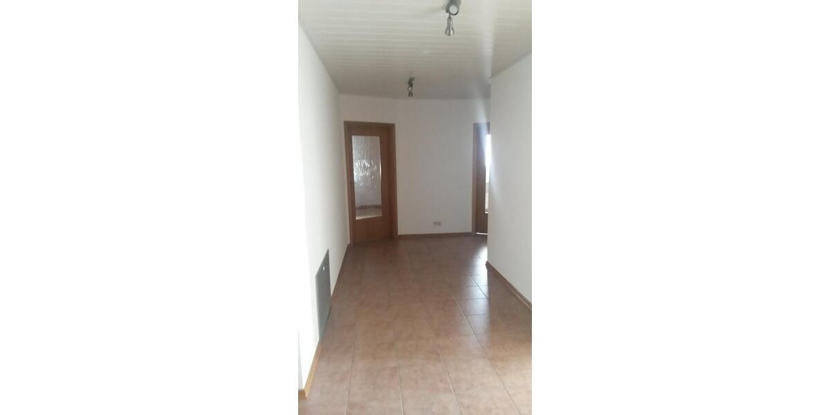 Dachgeschoßwohnung Gründau - 3 Zimmer, 98 m&sup2;, 800&euro; | Angebot:25830883