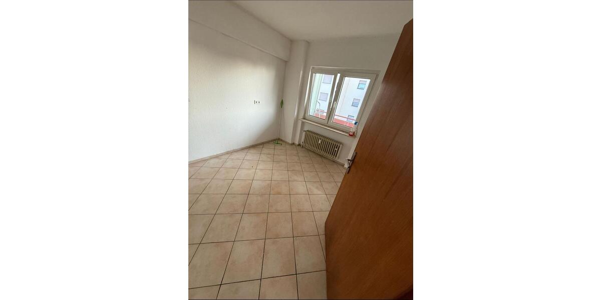 Etagenwohnung Hanau Großauheim - 2 Zimmer, 85 m&sup2;, 1.150&euro; | Angebot:25891841