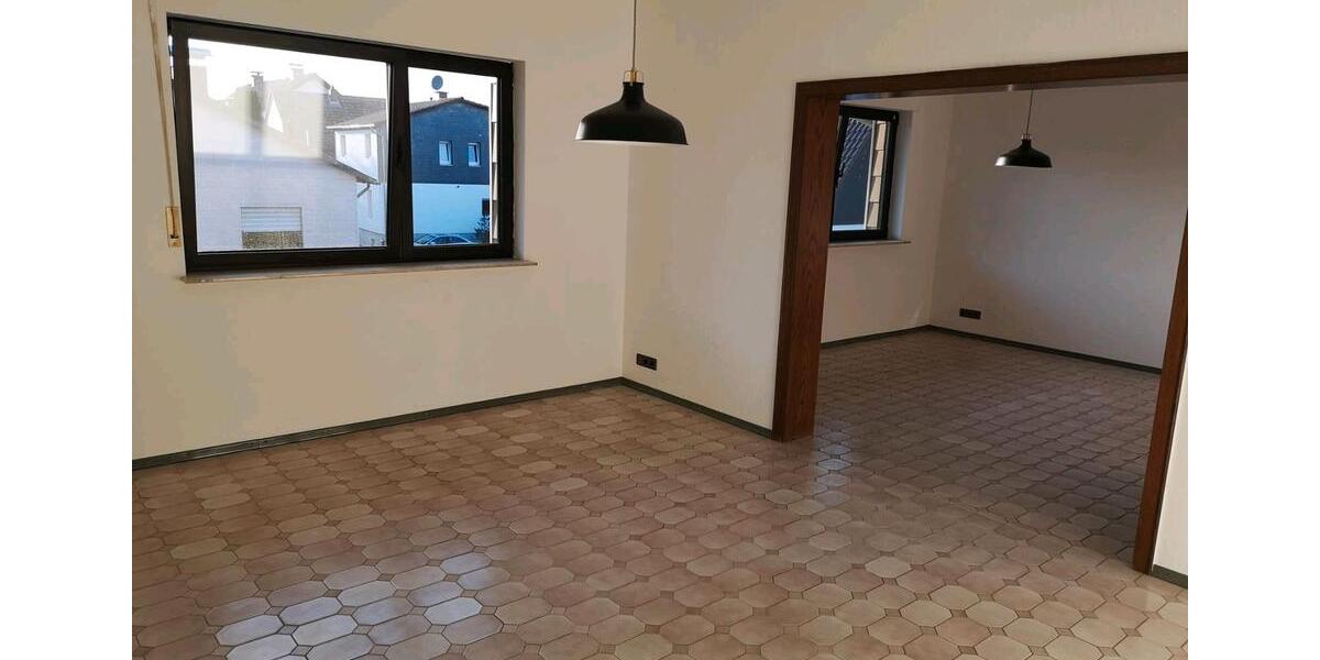 Etagenwohnung Karben - 4 Zimmer, 120 m&sup2;, 1.500&euro; | Angebot:25978636