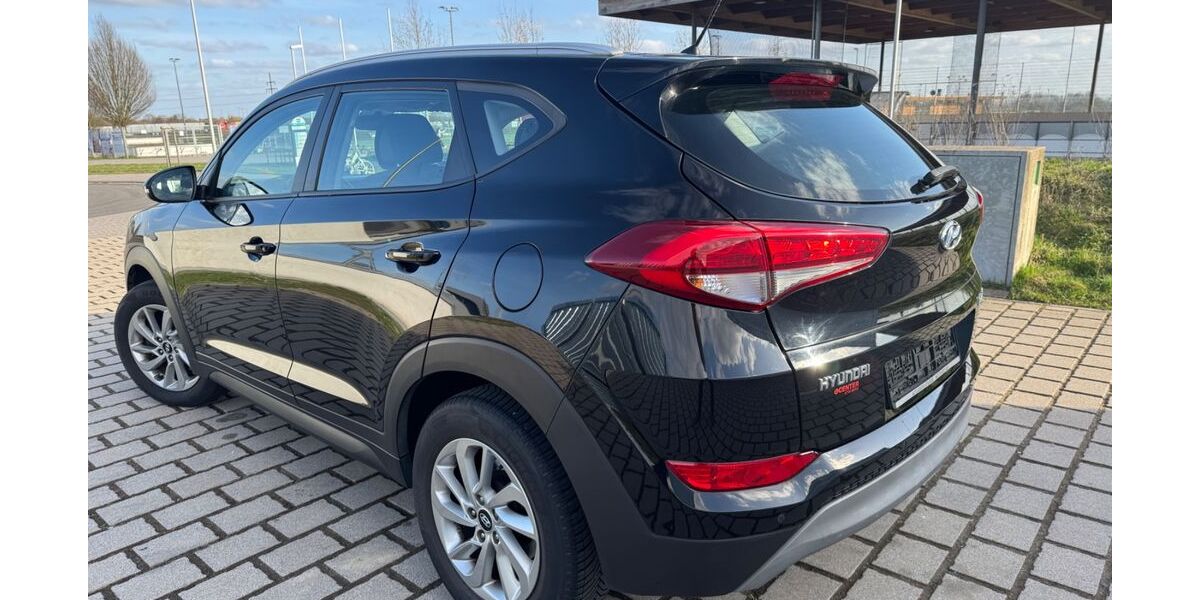Hyundai TUCSON 153.000 km 12.400 &euro; Friedrichsdorf bei Frankfurt Main 61381