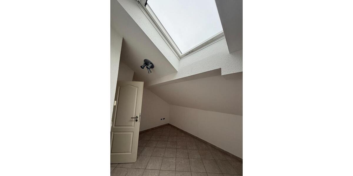 Dachgeschoßwohnung Babenhausen - 4 Zimmer, 100 m&sup2;, 1.500&euro; | Angebot:27620653