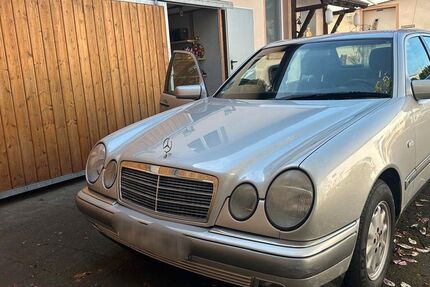 Mercedes-Benz 230 247.344 km 4.200 &euro; Hainburg 63512