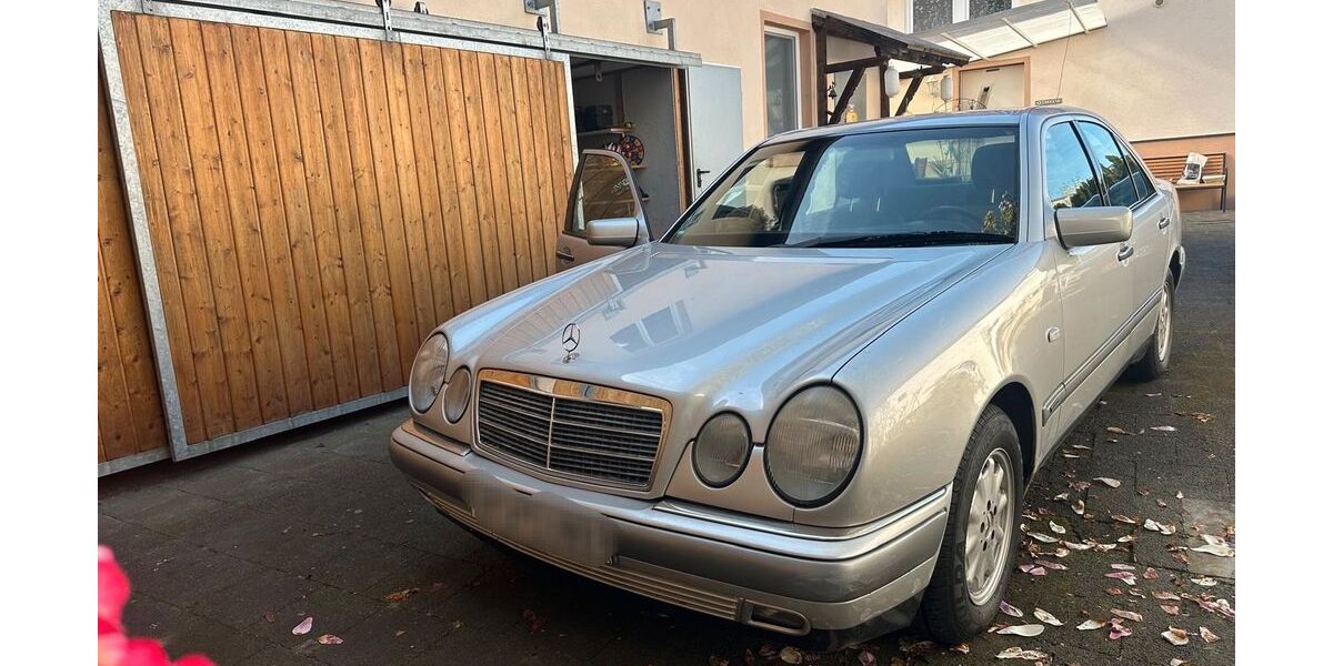 Mercedes-Benz 230 247.344 km 4.200 &euro; Hainburg 63512