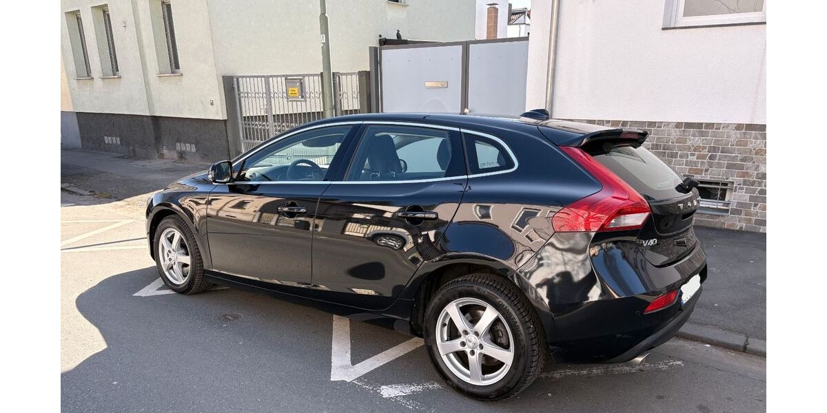 Volvo V40 218.500 km 7.450 &euro; Offenbach 63071