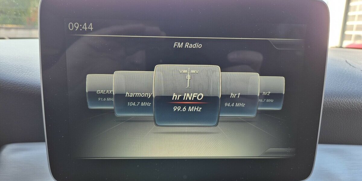 Mercedes-Benz CLA 200 Shooting Brake AMG Line Panoramadach, Rück 102.333 km 17.290 &euro; Rodgau 63110