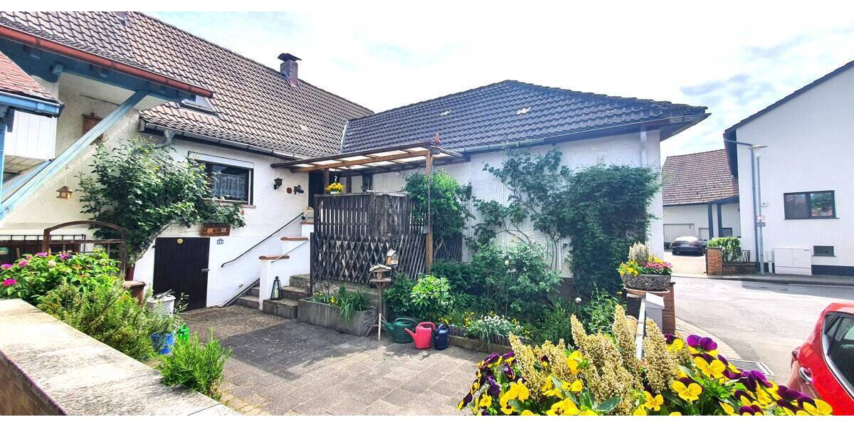 Doppelhaushälfte Langenselbold - 5 Zimmer, 136 m&sup2;, 219.000&euro; | Angebot:26585300