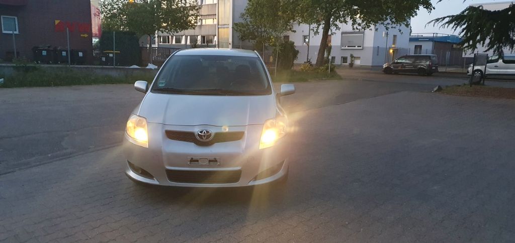 Toyota Auris 280.000 km 2.200 &euro; Frankfurt am Main 60386