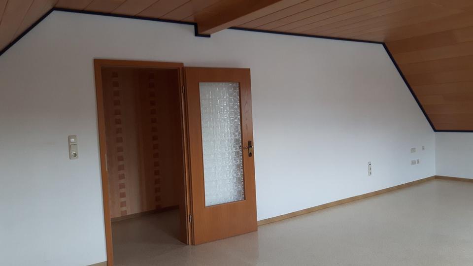Etagenwohnung Dreieich - 3 Zimmer, 88 m&sup2;, 900&euro; | Angebot:24716505