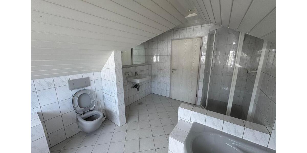 Dachgeschoßwohnung Hanau Groß-Steinheim - 3 Zimmer, 70 m&sup2;, 950&euro; | Angebot:25956833