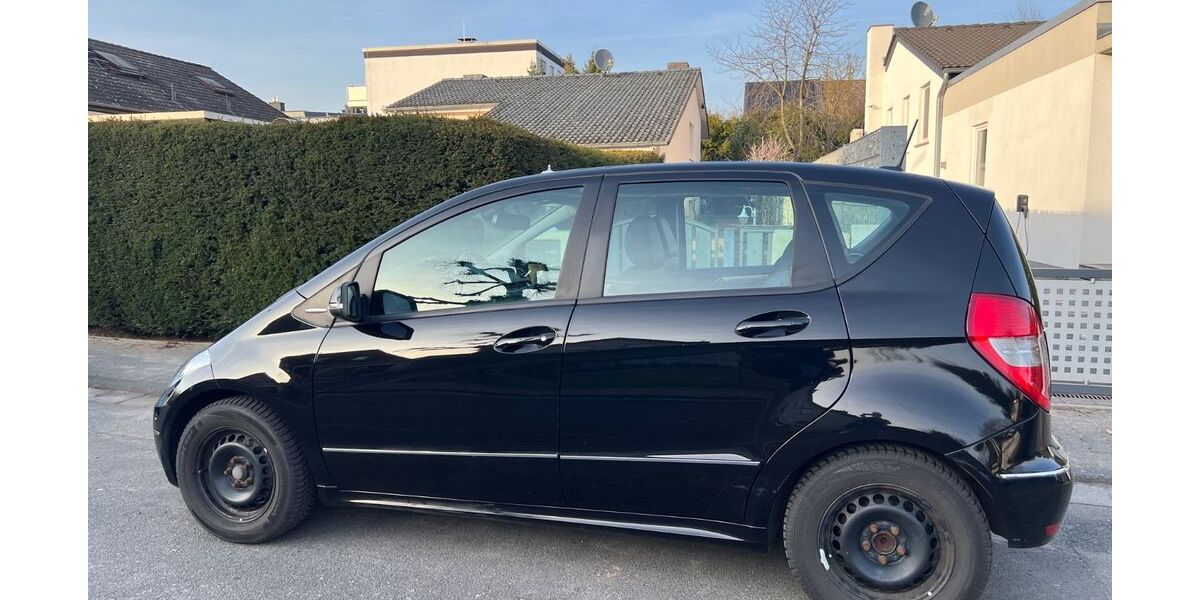 Mercedes-Benz A 180 81.853 km 7.900 &euro; Friedrichsdorf 61381