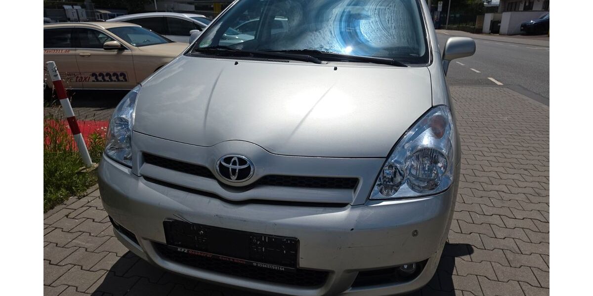 Toyota Corolla Verso 74.000 km 6.700 &euro; Dietzenbach 63128