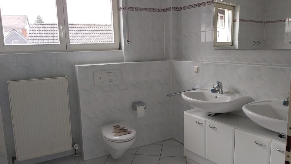 Etagenwohnung Bruchköbel - 3 Zimmer, 92 m&sup2;, 1.030&euro; | Angebot:25830877