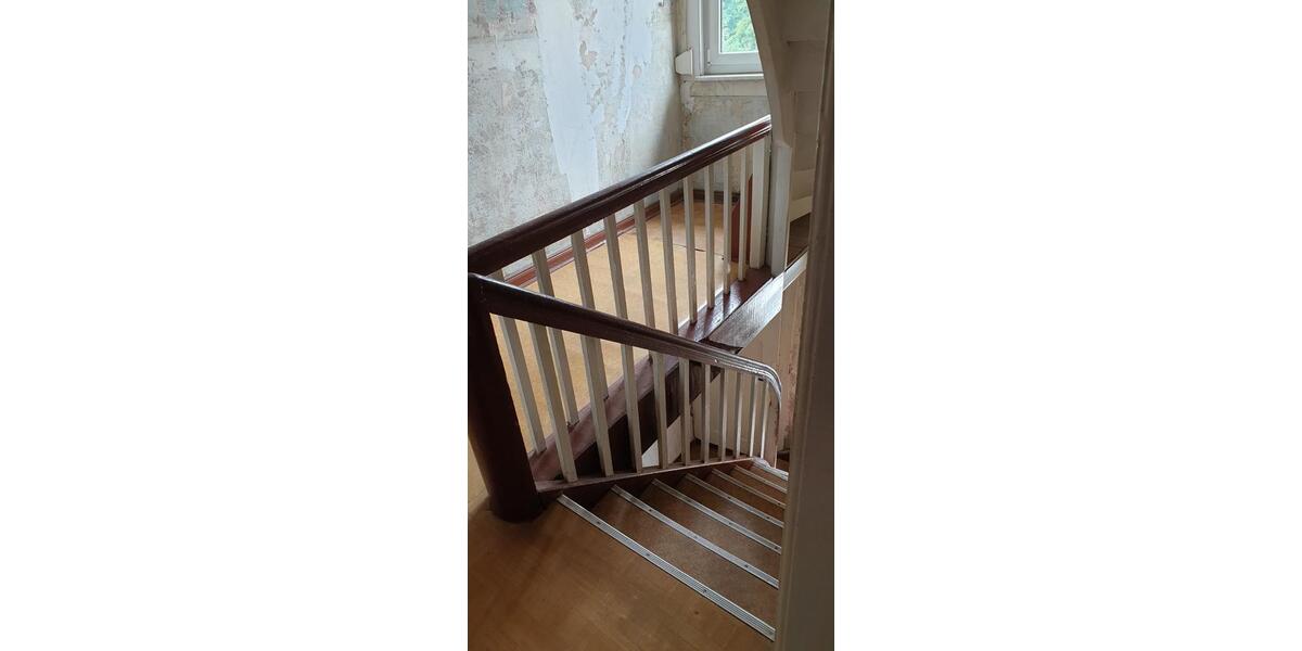 Reihenhaus Frankfurt am Main Niederrad - 10 Zimmer, 137 m&sup2;, 58.000&euro; | Angebot:16960480