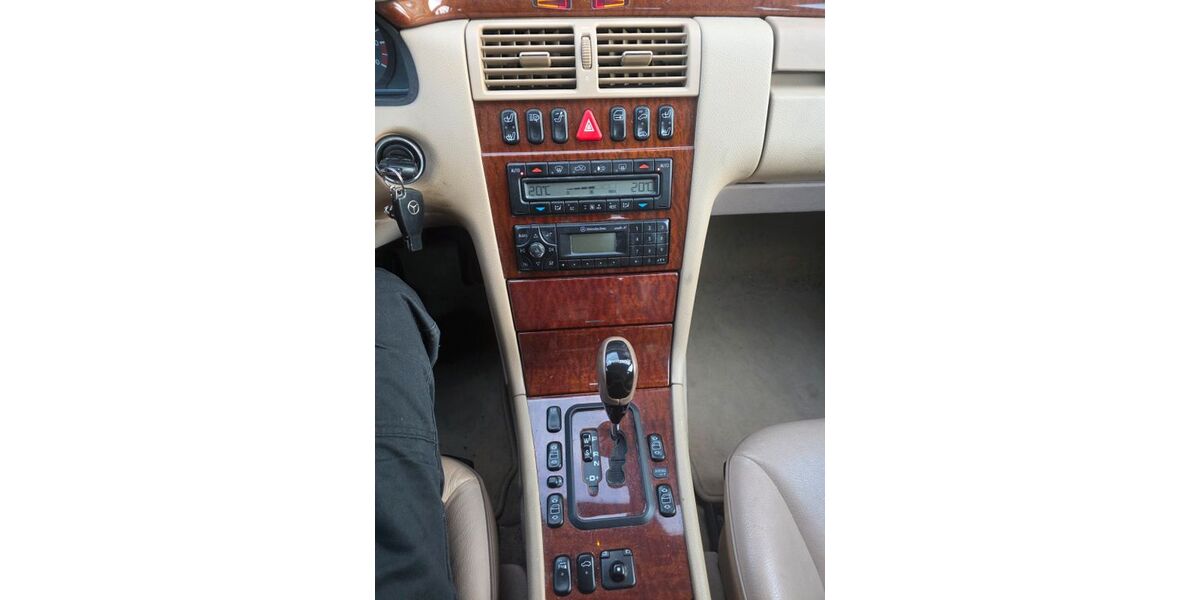 Mercedes-Benz E 320 345.000 km 4.500 &euro; Bruchköbel 63486