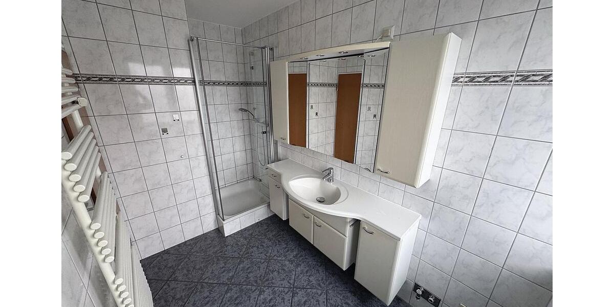 Erdgeschoßwohnung Dreieich - 4 Zimmer, 120 m&sup2;, 1.700&euro; | Angebot:23403248