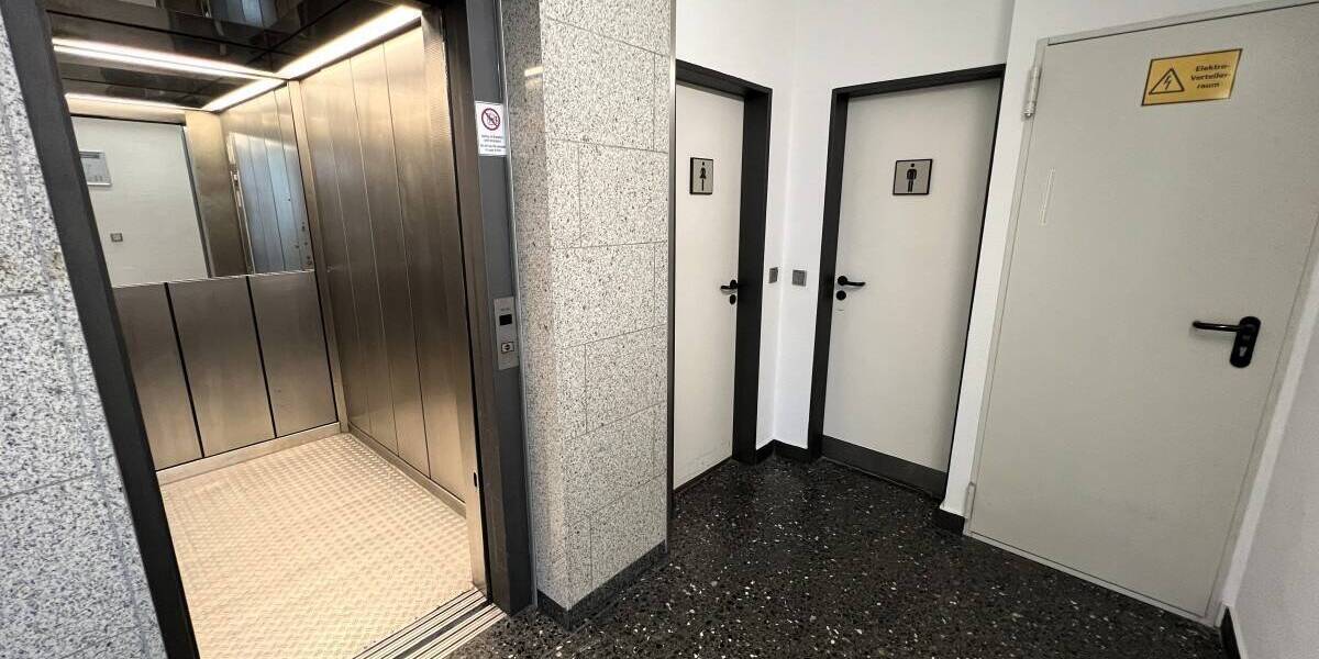 Gewerbeobjekt Frankfurt am Main Bahnhofsviertel - 7 Zimmer, 230 m&sup2;, 1.950&euro; | Angebot:25689509