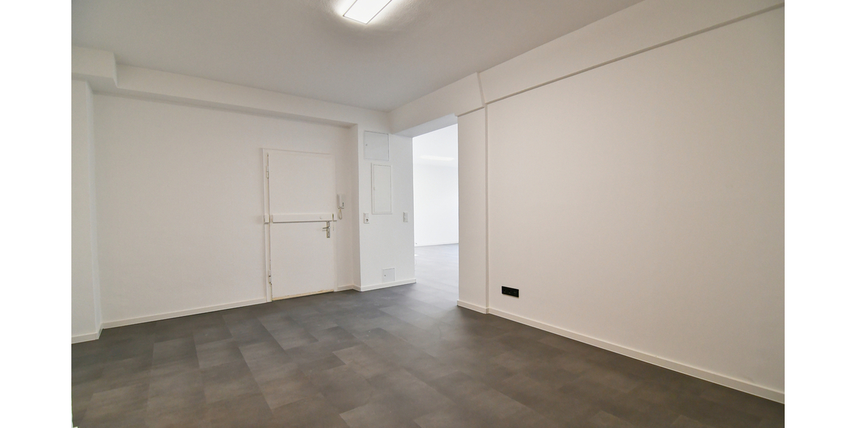 RESERVIERT! Ein bis drei Räume, Empfang, WC + Teeküche... frisch renoviert extra für Sie! - Gewerbeobjekt Frankfurt Gutleutviertel | Angebot:26339465