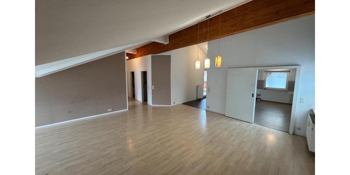 Dachgeschoßwohnung Glauburg - 3 Zimmer, 85 m&sup2;, 950&euro; | Angebot:25792448