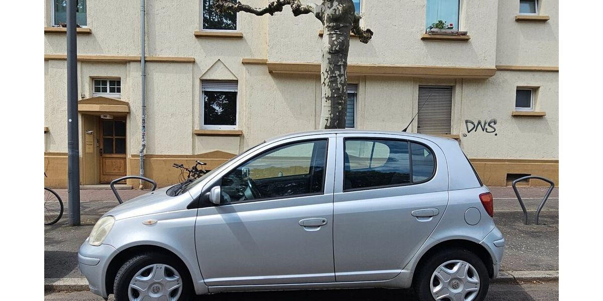 Toyota Yaris 142.000 km 1.999 &euro; Frankfurt 60435