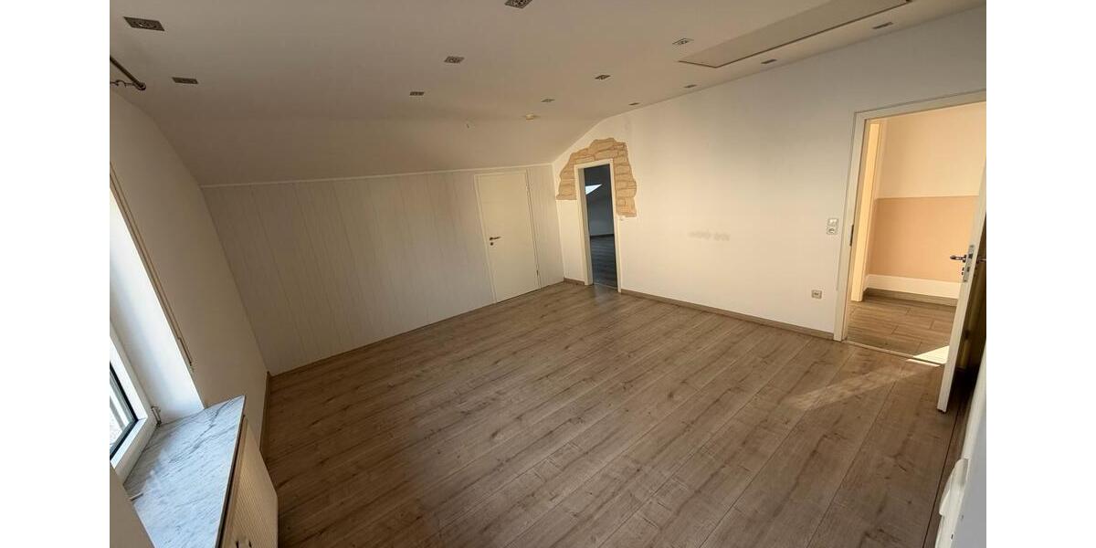 Etagenwohnung Kelsterbach - 4 Zimmer, 90 m&sup2;, 1.700&euro; | Angebot:25960484