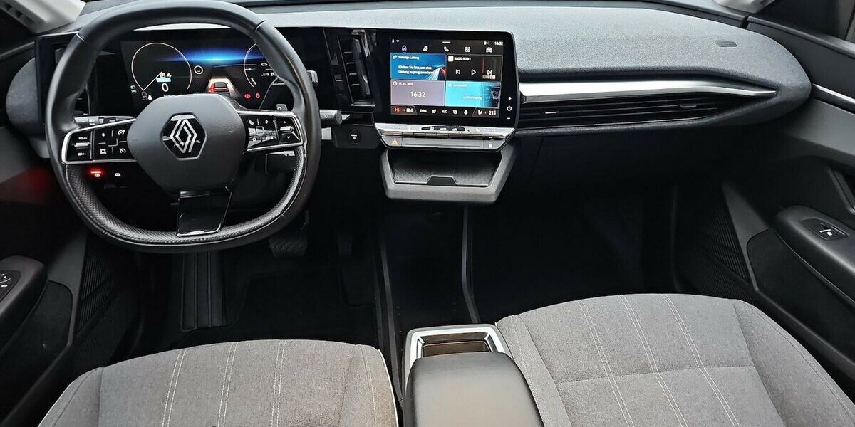 Renault Megane E-Tech Electric Equilibr+ 16300 .- Netto 21.313 km 19.397 &euro; Schwalbach/Taunus 65824