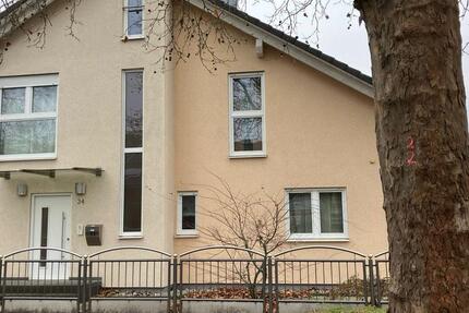 Haus Dreieich - 7 Zimmer, 330 m&sup2;, 3.900&euro; | Angebot:25099078