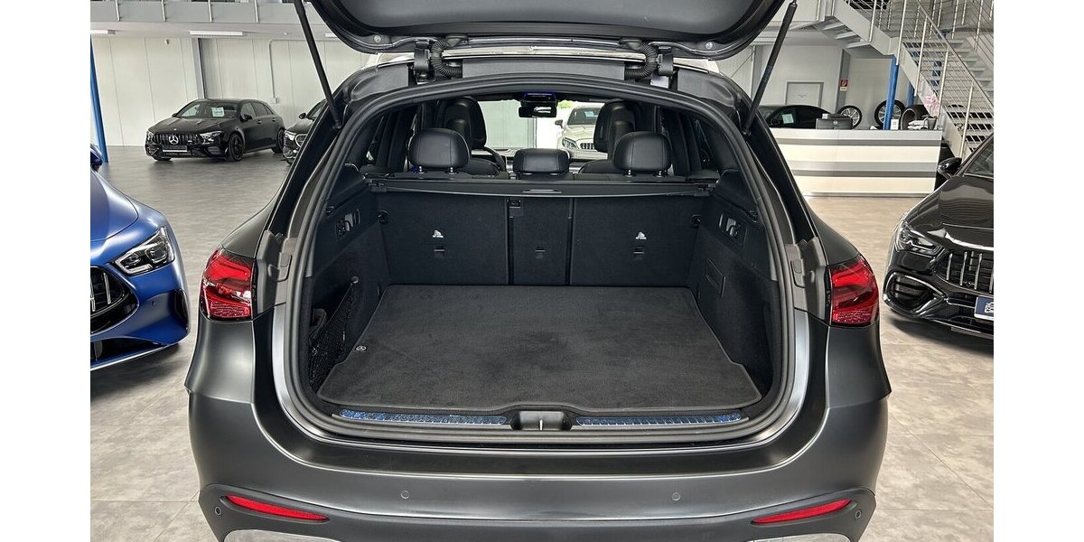 Mercedes-Benz GLC 300 d 4M AMG PREMIUM+ MAGNO- AIRMATIC- PANO! 14.270 km 62.779 &euro; Groß-Umstadt 64823