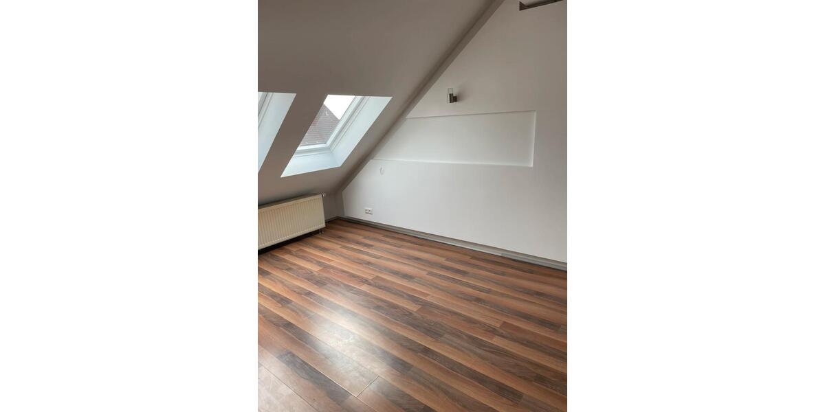 Dachgeschoßwohnung Gelnhausen - 2 Zimmer, 83 m&sup2;, 925&euro; | Angebot:25415642