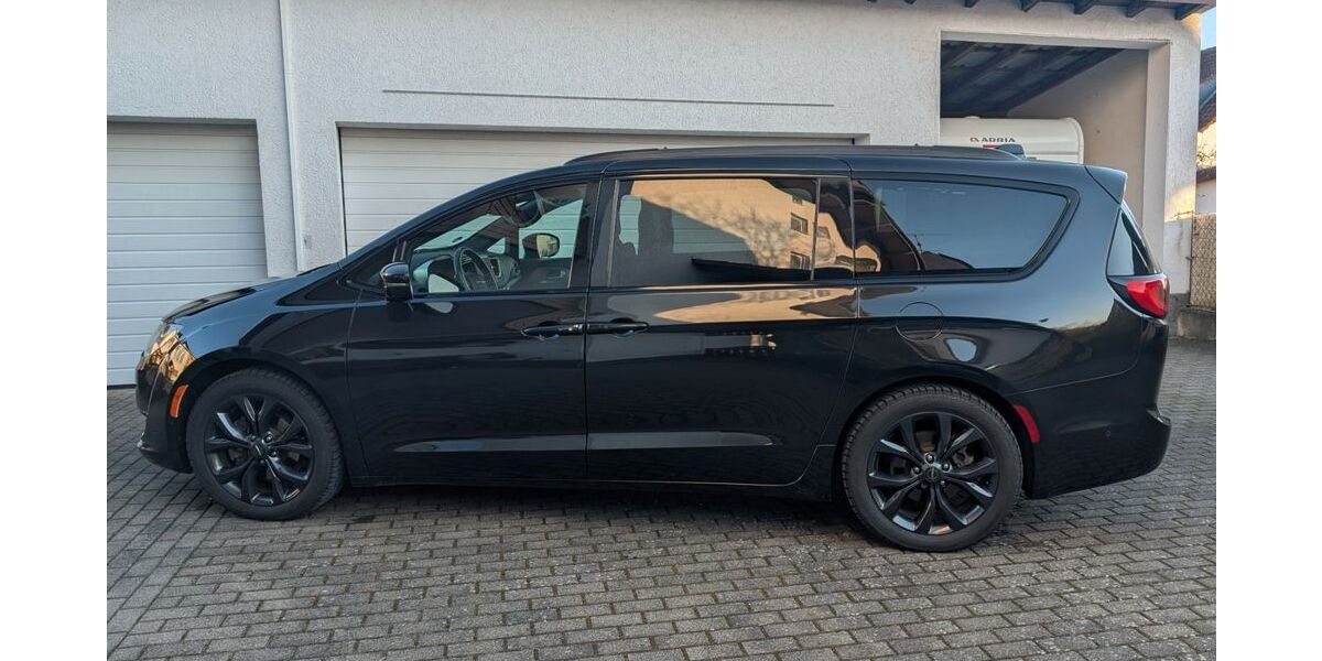 Chrysler Pacifica 64.000 km 36.000 &euro; Ortenberg - Gelnhaar 63683