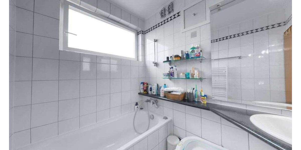 Etagenwohnung Frankfurt am Main Eckenheim - 3 Zimmer, 84 m&sup2;, 360.000&euro; | Angebot:25690977