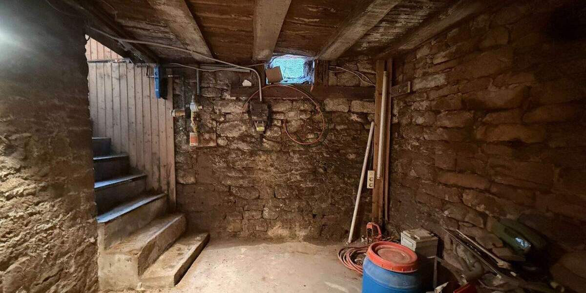 Einfamilienhaus Gelnhausen - 6 Zimmer, 125 m&sup2;, 115.000&euro; | Angebot:25685342