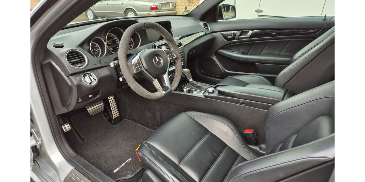 Mercedes-Benz C 63 AMG Coupe Edition 507 Panoramadach 138.000 km 57.900 &euro; Rodgau 63110