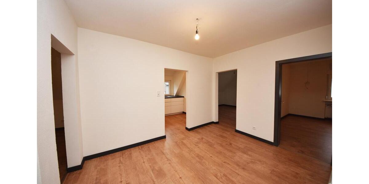 Dachgeschoßwohnung Großostheim - 4 Zimmer, 90 m&sup2;, 880&euro; | Angebot:25752512