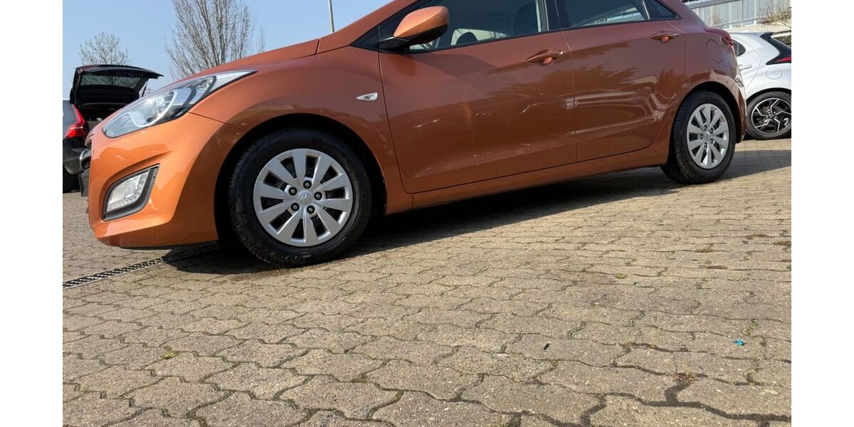 Hyundai i30 75.965 km 6.899 &euro; Hanau 63452