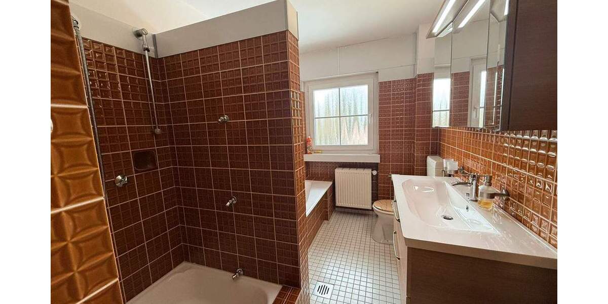 Mehrfamilienhaus, Wohnhaus Niederdorfelden - 8 Zimmer, 850.000&euro; | Angebot:25701227