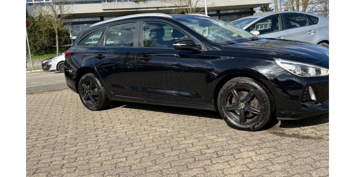 Hyundai i30 2.115.698 km 6.499 &euro; Hanau 63452