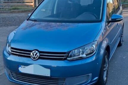 VW Touran 146.000 km 5.099 &euro; Bruchköbel 63486