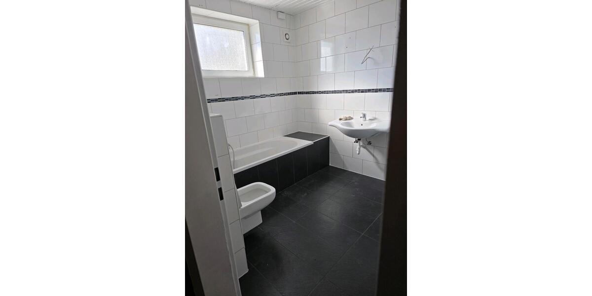 Erdgeschoßwohnung Hasselroth - 3 Zimmer, 114 m&sup2;, 1.000&euro; | Angebot:25823205