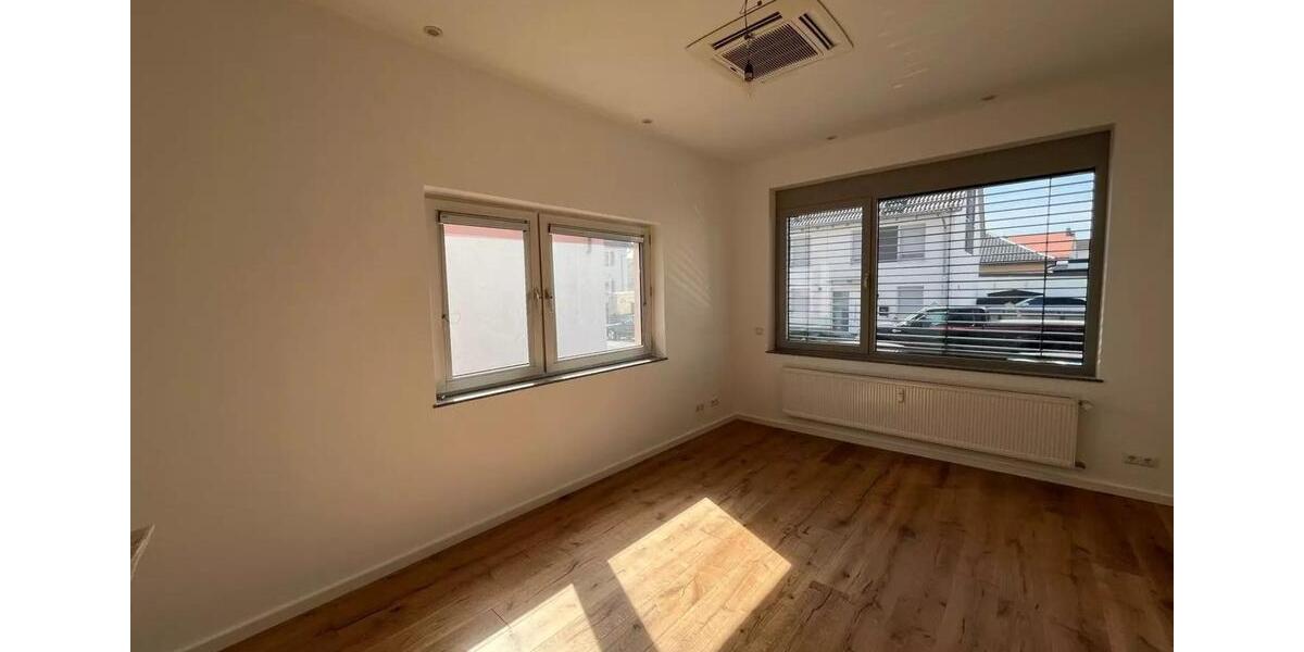 Hochparterre Bad Homburg vor der Höhe Gonzenheim - 5 Zimmer, 175 m&sup2;, 2.160&euro; | Angebot:25380898