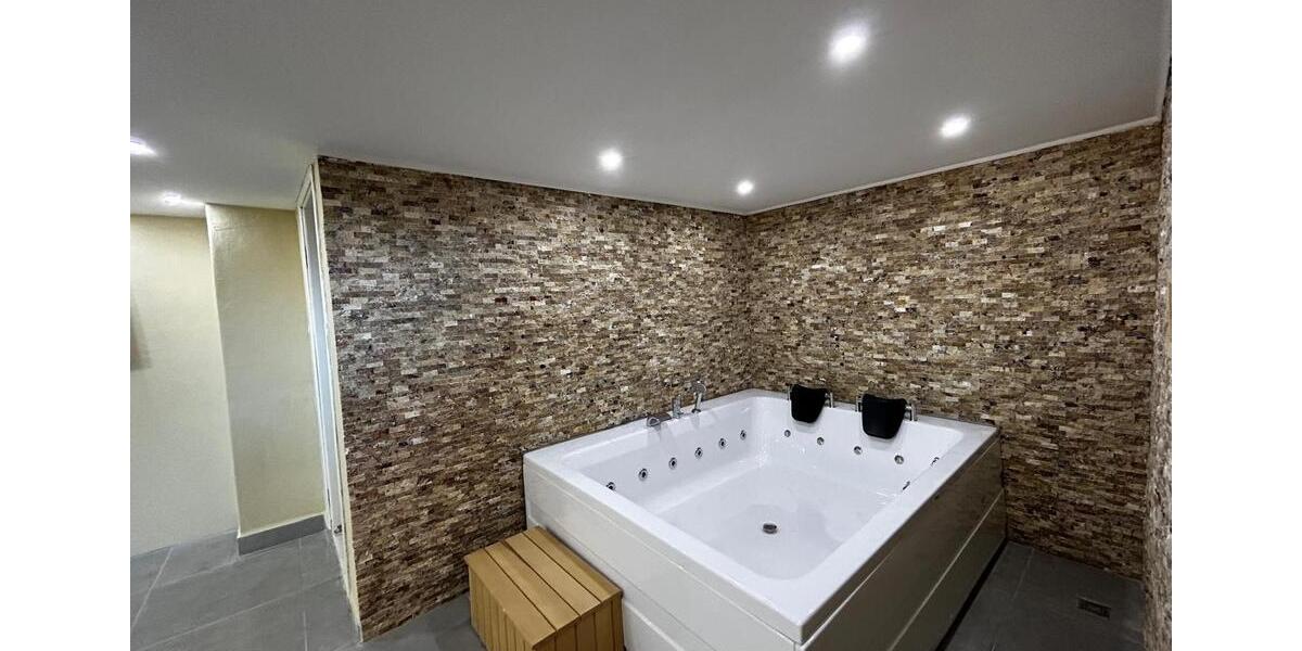 Villa Offenbach am Main Buchrain - 5 Zimmer, 300 m&sup2;, 300.000&euro; | Angebot:25903264