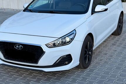 Hyundai i30 82.000 km 12.500 &euro; Karben 61184