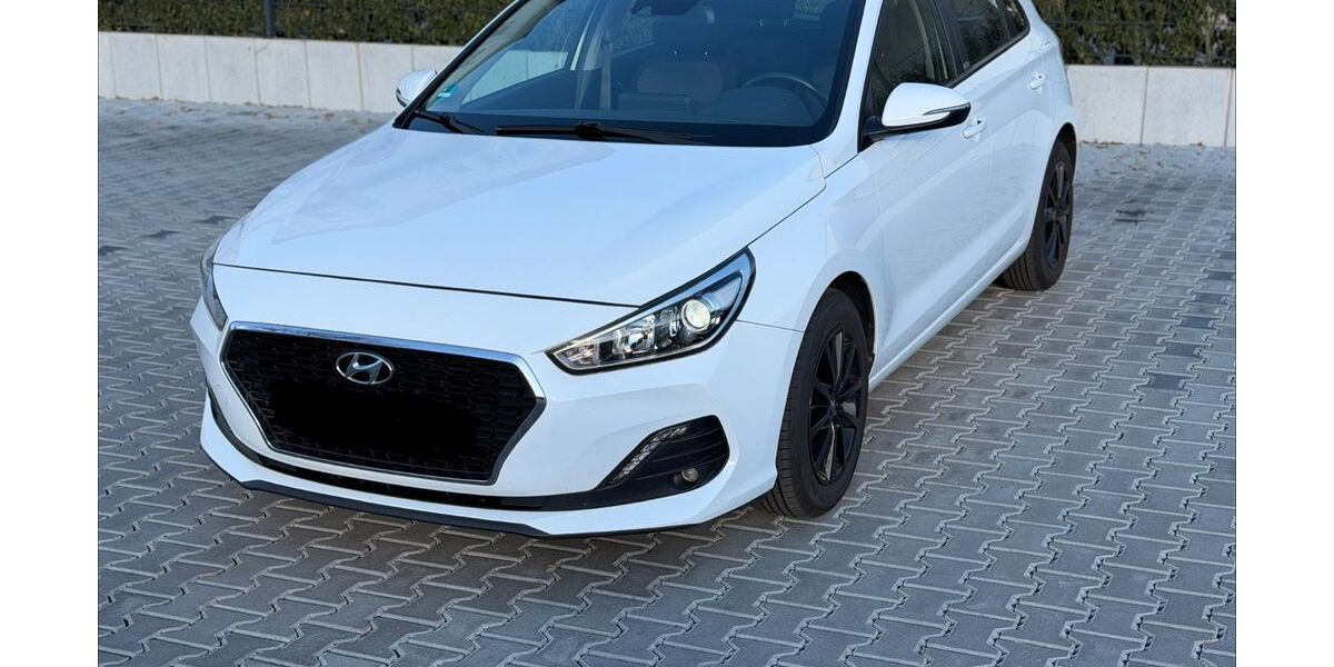 Hyundai i30 82.000 km 12.500 &euro; Karben 61184
