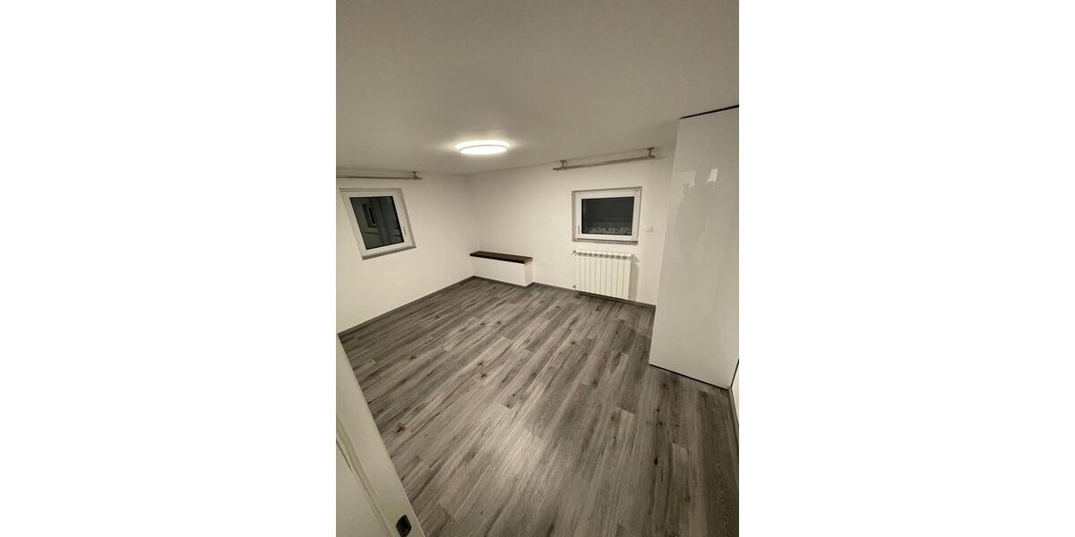 Etagenwohnung Eschborn - 3 Zimmer, 90 m&sup2;, 1.250&euro; | Angebot:25255563